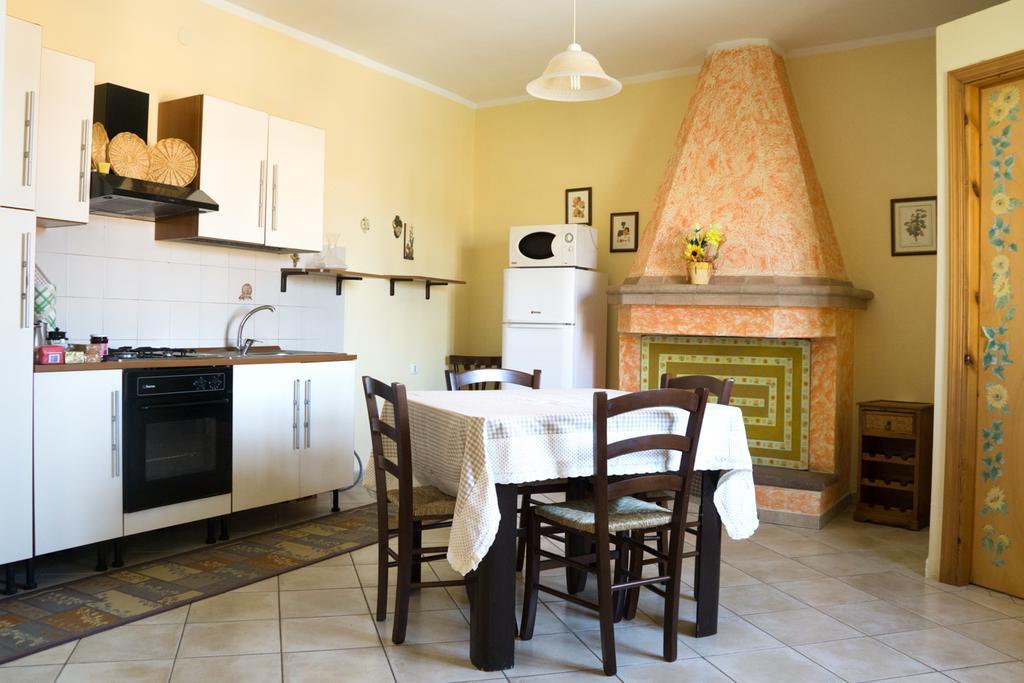 Casa Vacanza Da Luisa San Giovanni Suèrgiu Εξωτερικό φωτογραφία