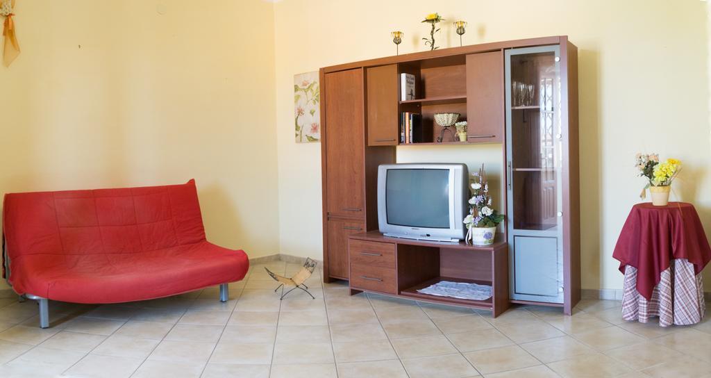 Casa Vacanza Da Luisa San Giovanni Suèrgiu Εξωτερικό φωτογραφία