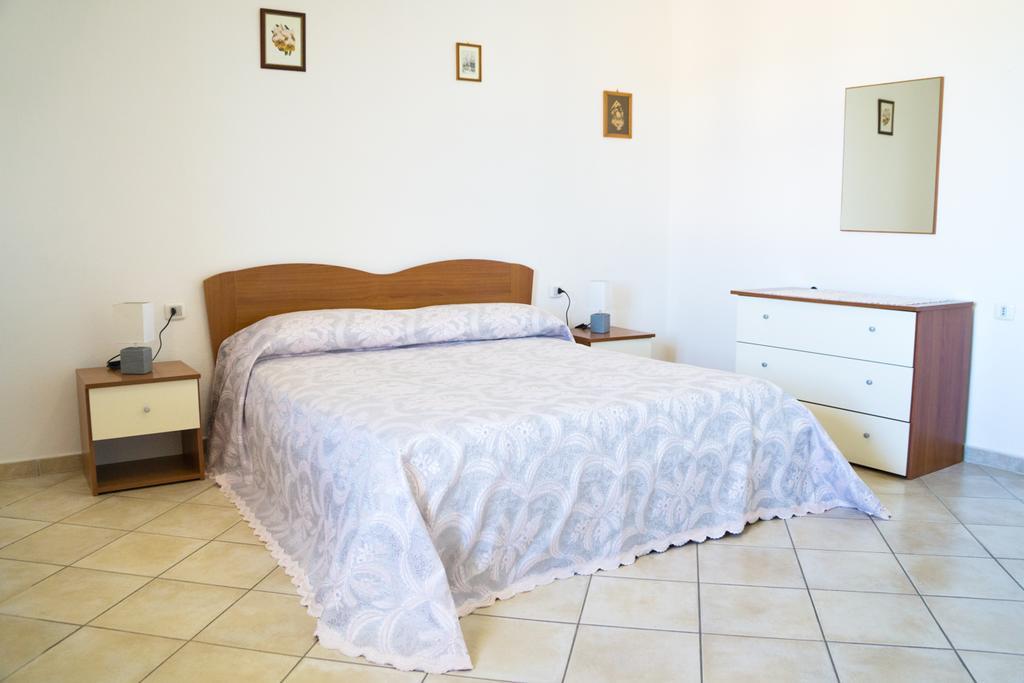 Casa Vacanza Da Luisa San Giovanni Suèrgiu Εξωτερικό φωτογραφία
