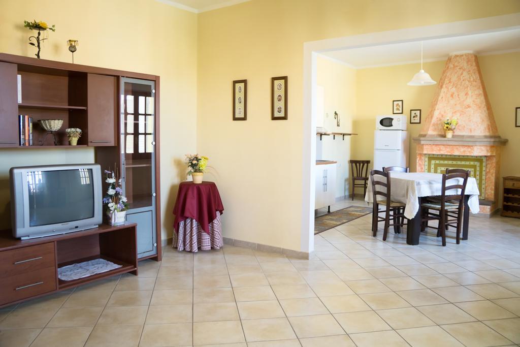 Casa Vacanza Da Luisa San Giovanni Suèrgiu Εξωτερικό φωτογραφία