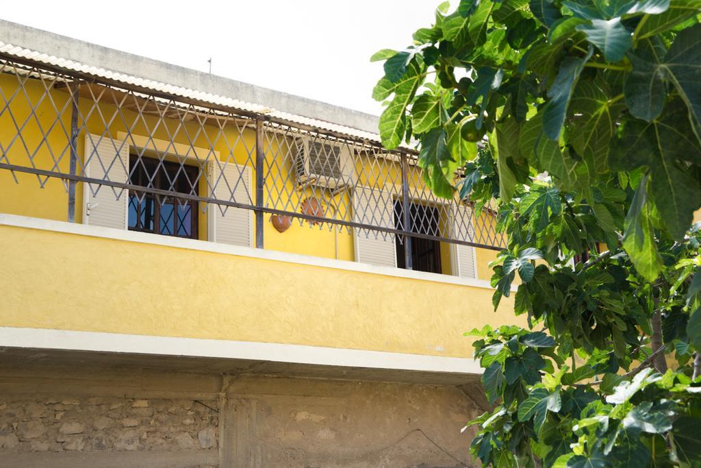 Casa Vacanza Da Luisa San Giovanni Suèrgiu Εξωτερικό φωτογραφία